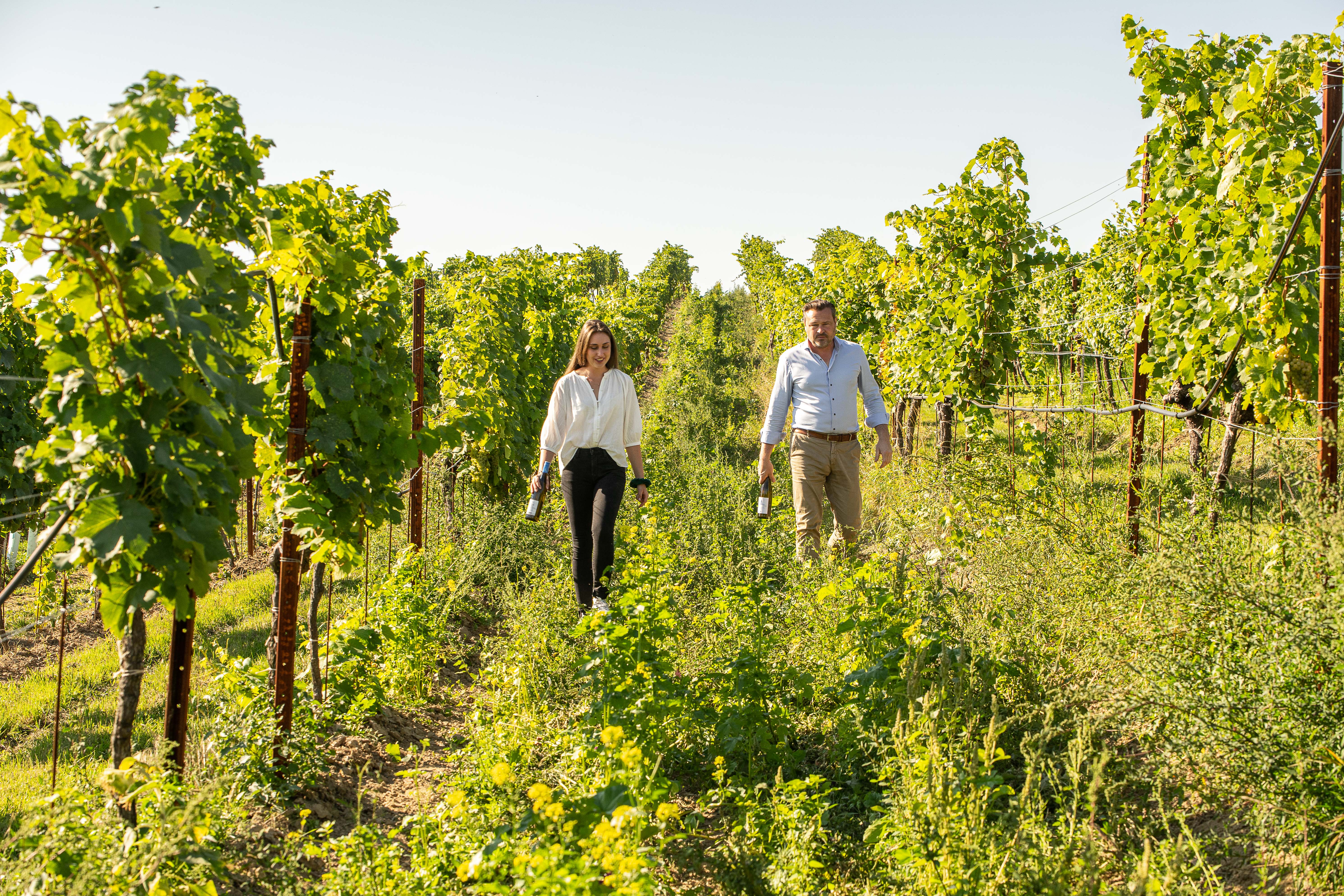 Gerhard J. Lobner und Benita Lobner im Weingarten